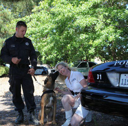 Richmond PD Officer Caine with K9 Ranger thanking Suzanne Saunders, K9 Armor Co-founder